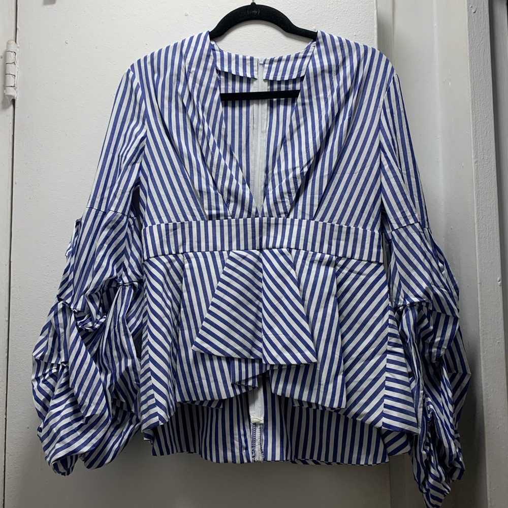 Striped plunging top